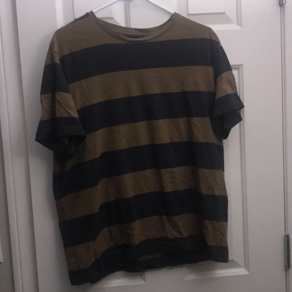 RETRO STRIPPED TEE! SIZE LARGE!!